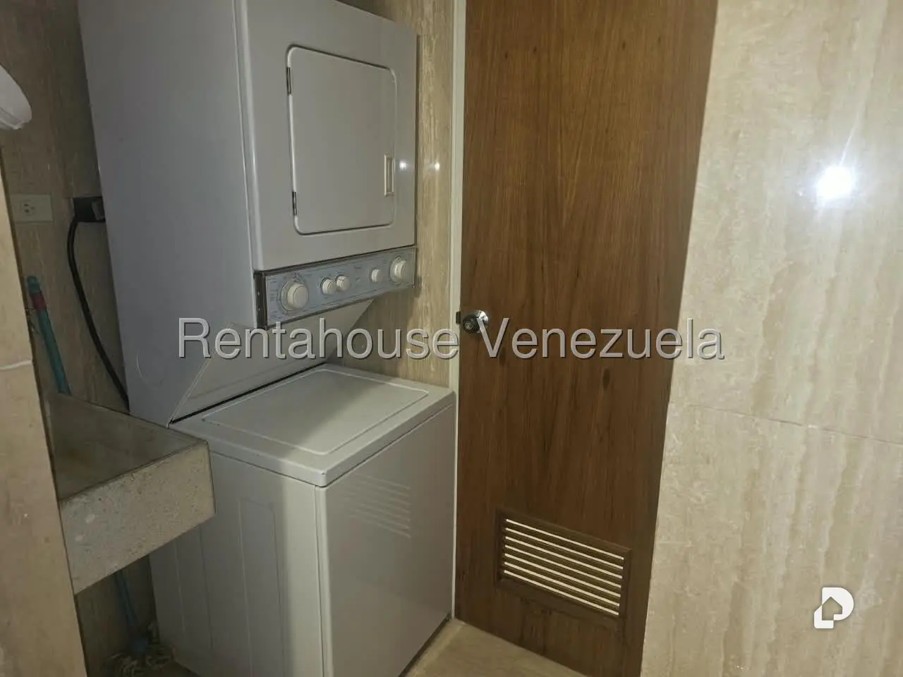 Apartamento en El Rosal, Caracas – 16