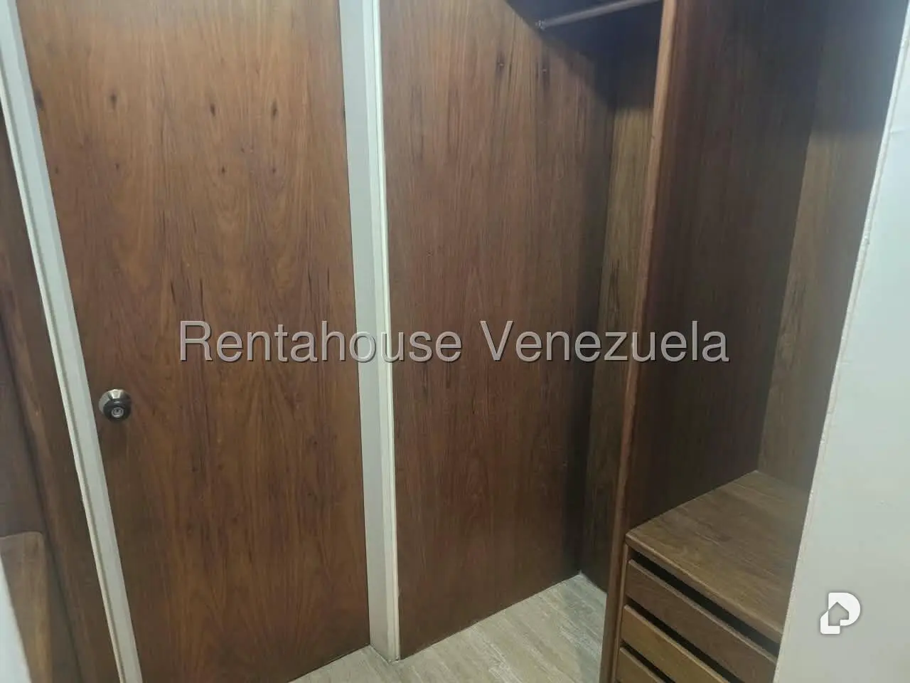 Apartamento en El Rosal, Caracas – 12