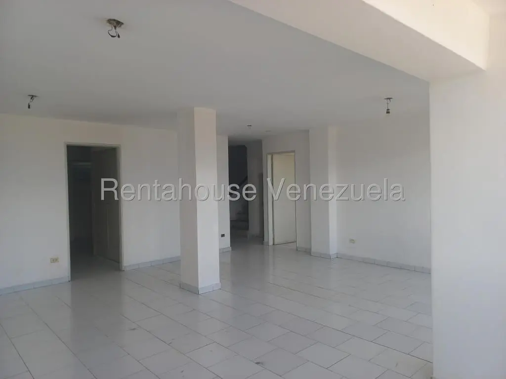 Apartment in Lomas De La Trinidad, Caracas - 1