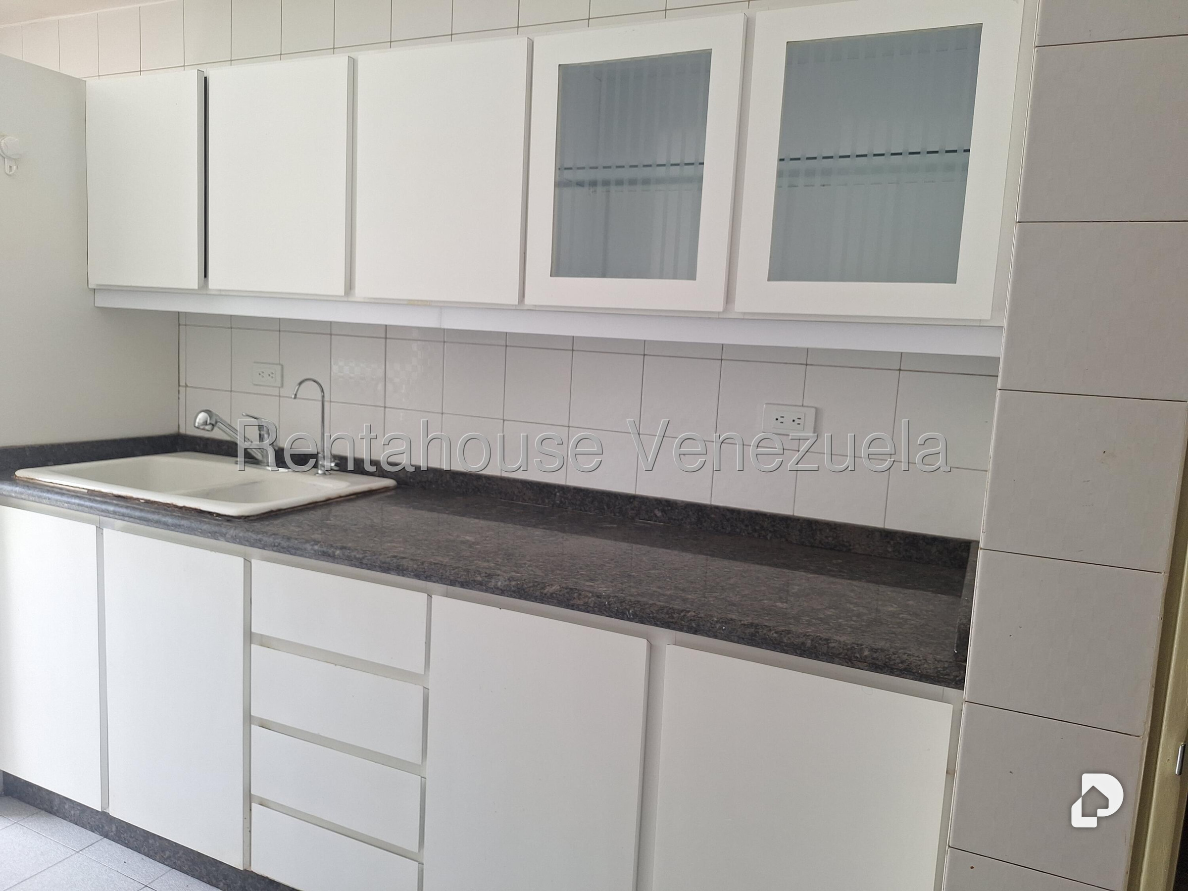 Apartamento en Los Palos Grandes, Caracas – 18