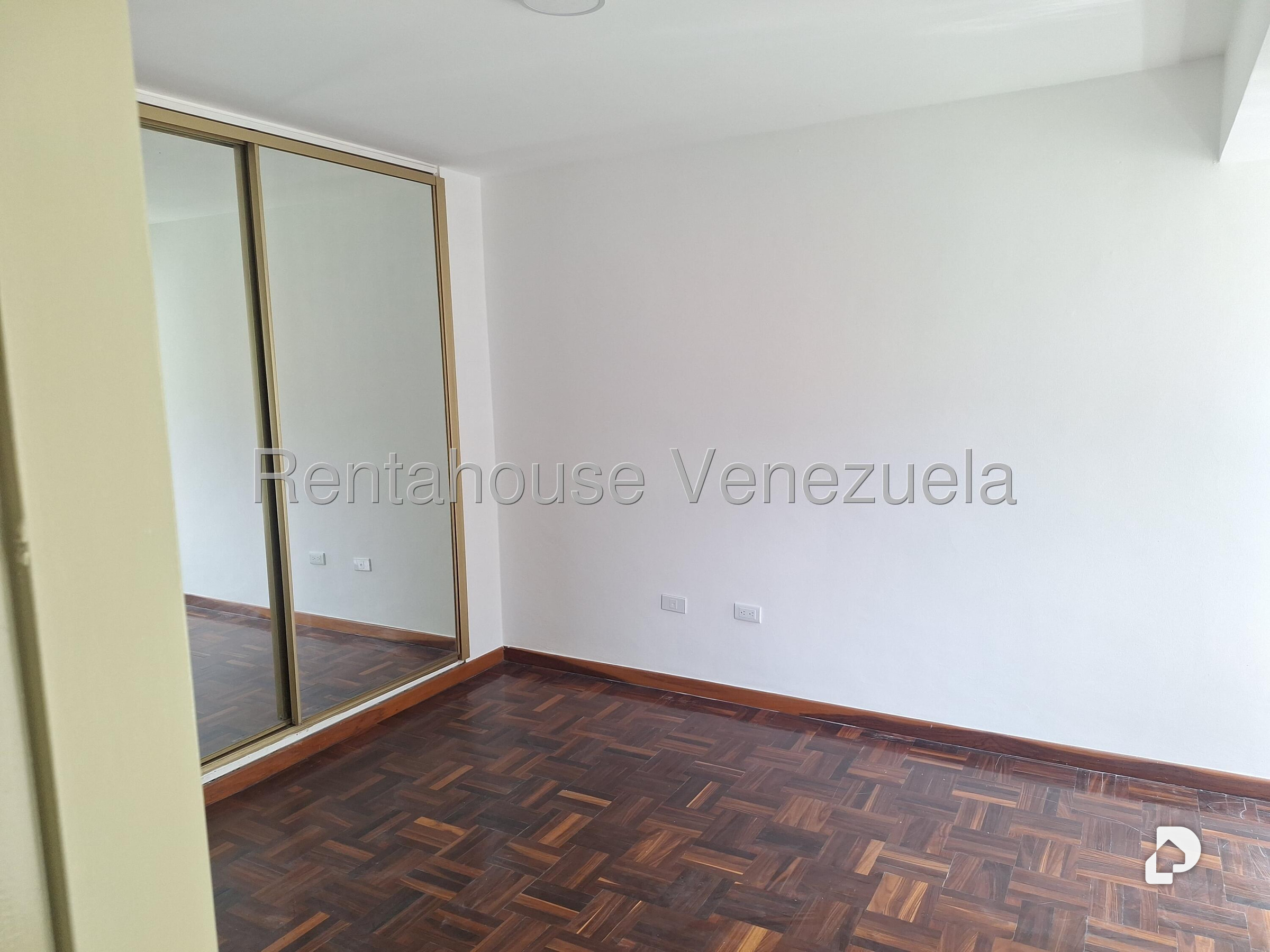 Apartamento en Los Palos Grandes, Caracas – 12