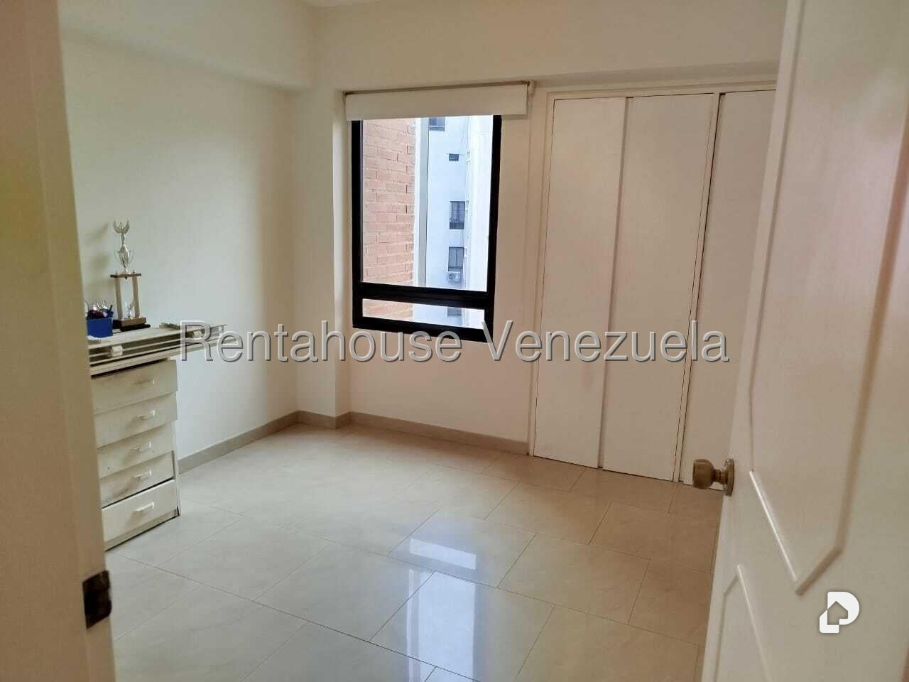 Apartamento en Las Esmeraldas, Caracas – 23