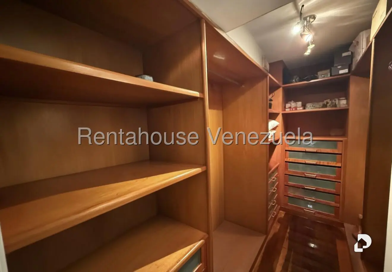 Apartamento en Lomas de La Lagunita, Caracas – 19