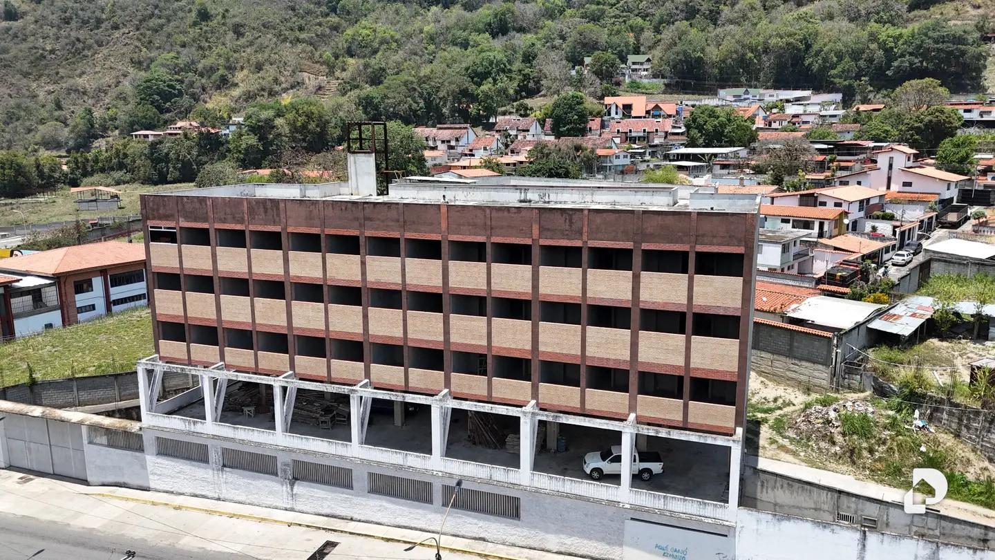 Edificio en Urb. Mocoties, Avenida Los Proceres, Caracciolo Parra Pérez – 6