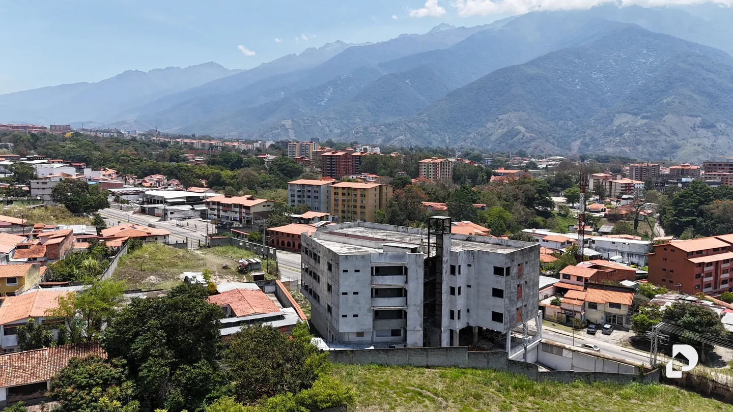 Edificio en Urb. Mocoties, Avenida Los Proceres, Caracciolo Parra Pérez – 1