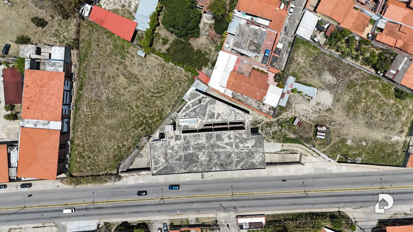 Edificio en Urb. Mocoties, Avenida Los Proceres, Caracciolo Parra Pérez – 4