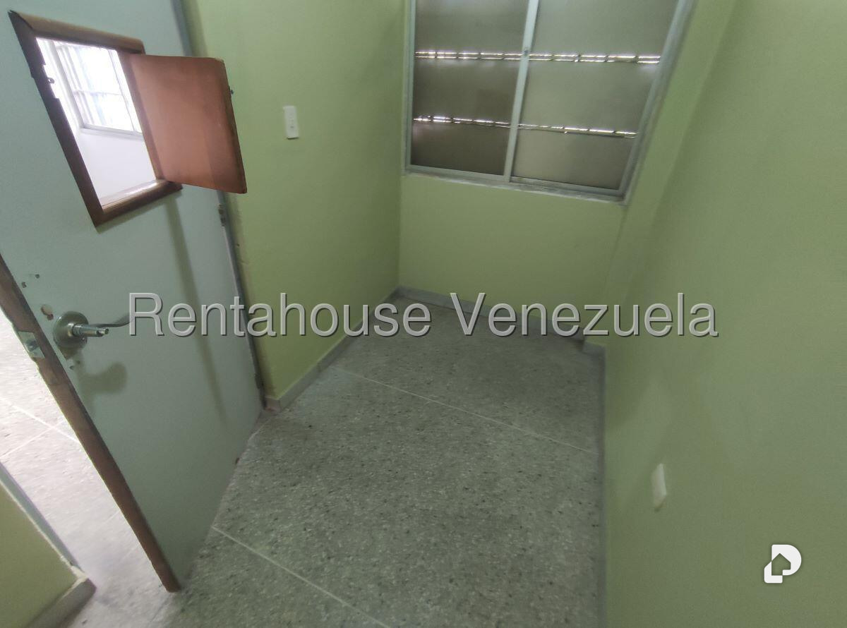 Local comercial en Antímano, Caracas – 13