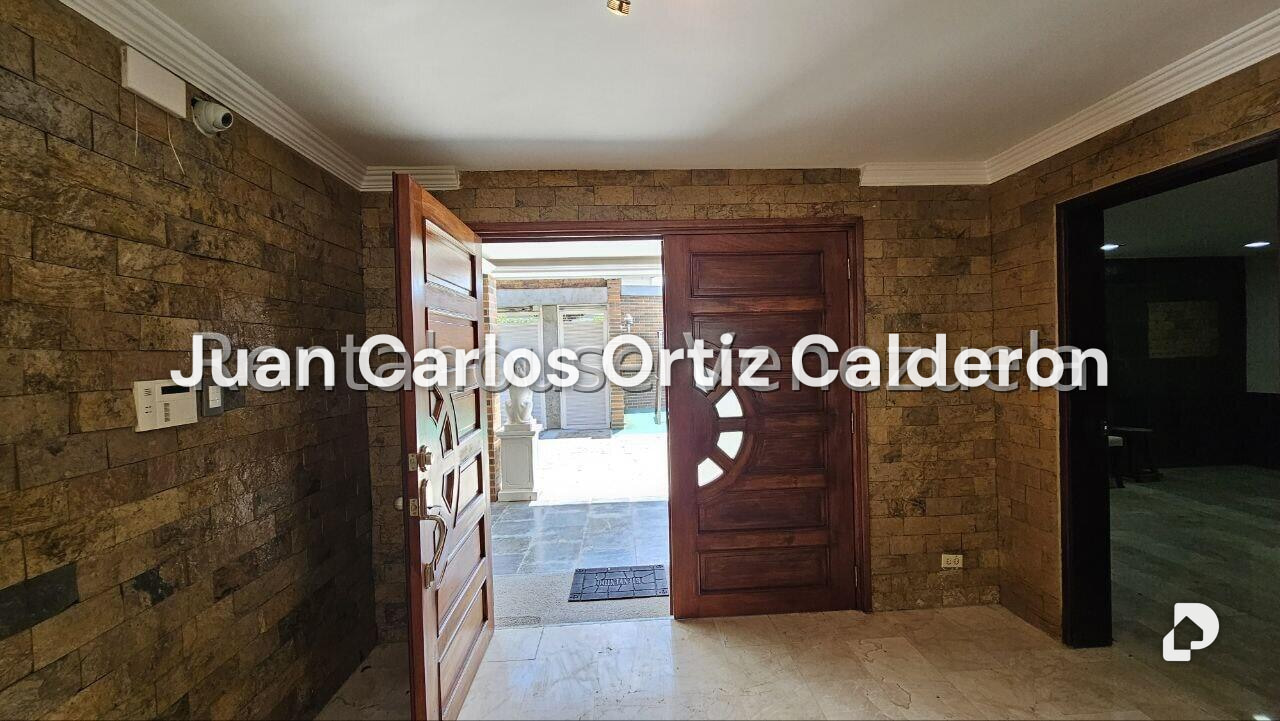 Casa en Cumbres de Curumo, Caracas – 13