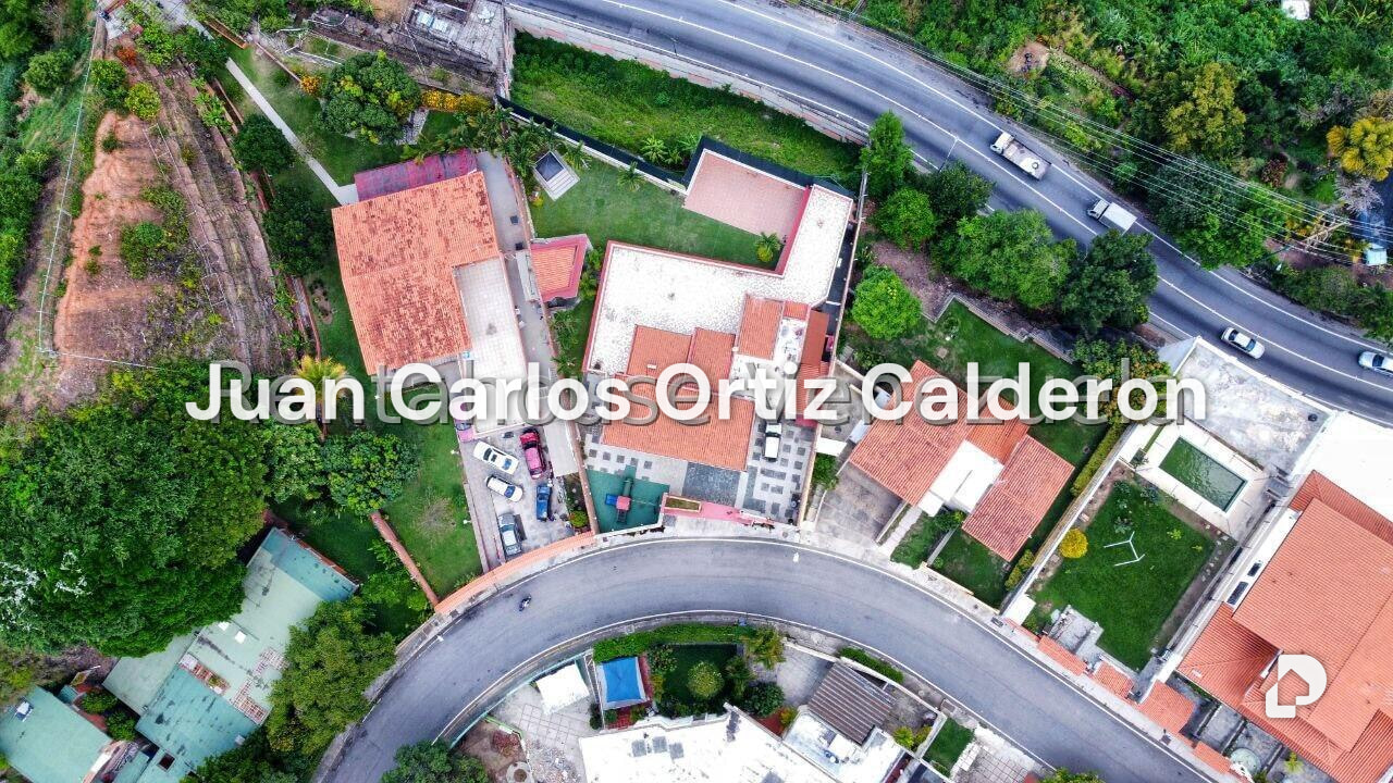 Casa en Cumbres de Curumo, Caracas – 24