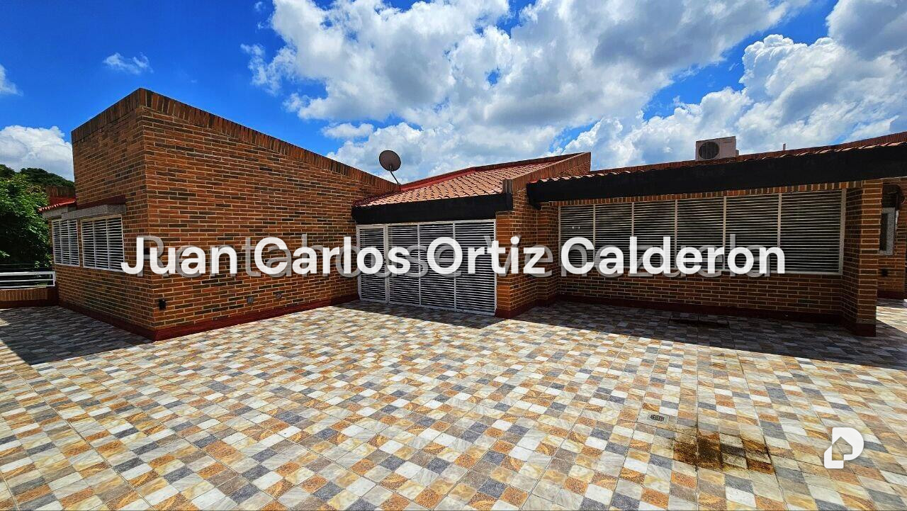 Casa en Cumbres de Curumo, Caracas – 27
