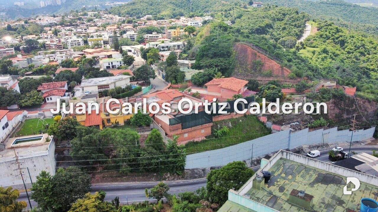 Casa en Cumbres de Curumo, Caracas – 30