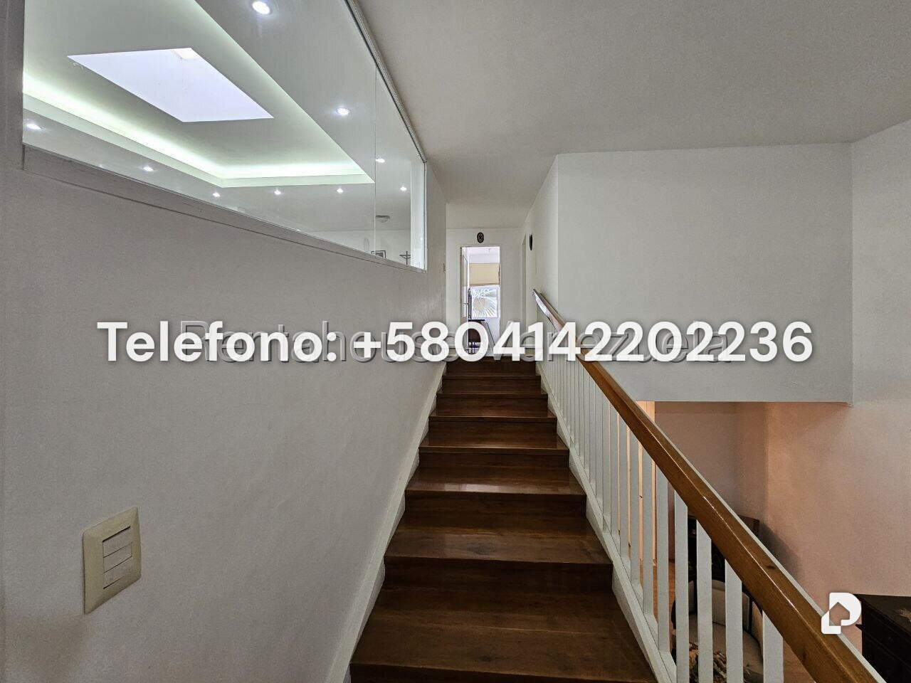Casa en Cumbres de Curumo, Caracas – 28