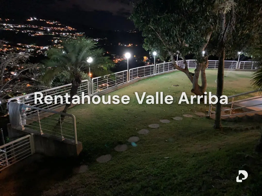 Casa en Cumbres de Curumo, Caracas – 28