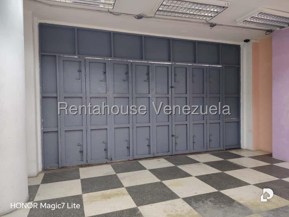 Local comercial en Parroquia La Candelaria, Caracas – 16