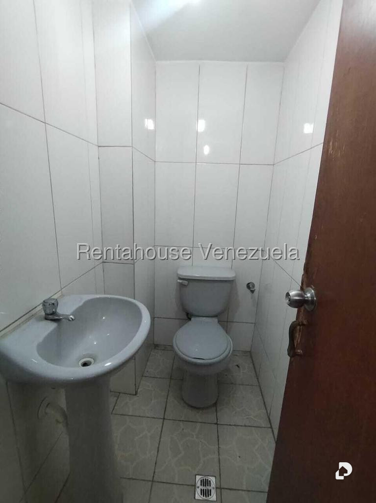 Local comercial en Parroquia La Candelaria, Caracas – 23