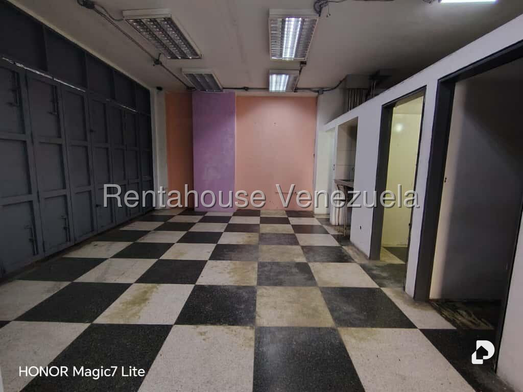 Local comercial en Parroquia La Candelaria, Caracas – 15