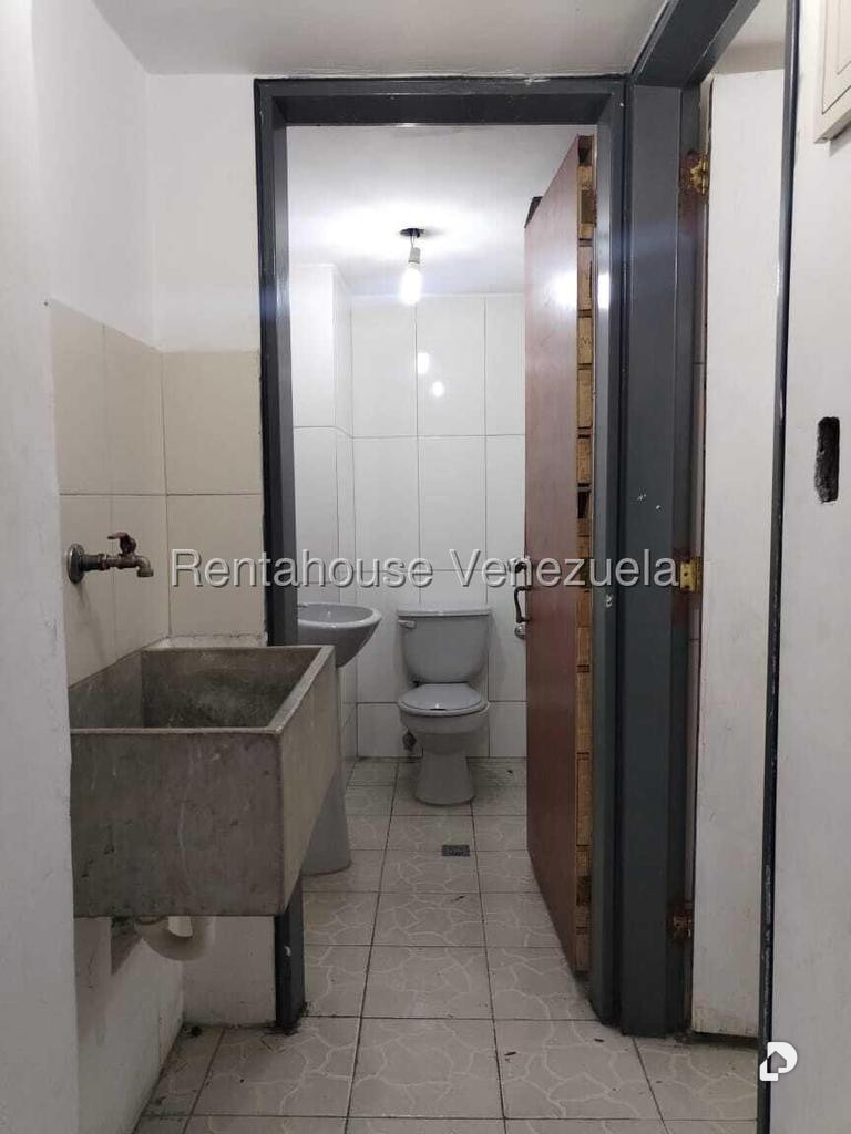 Local comercial en Parroquia La Candelaria, Caracas – 24