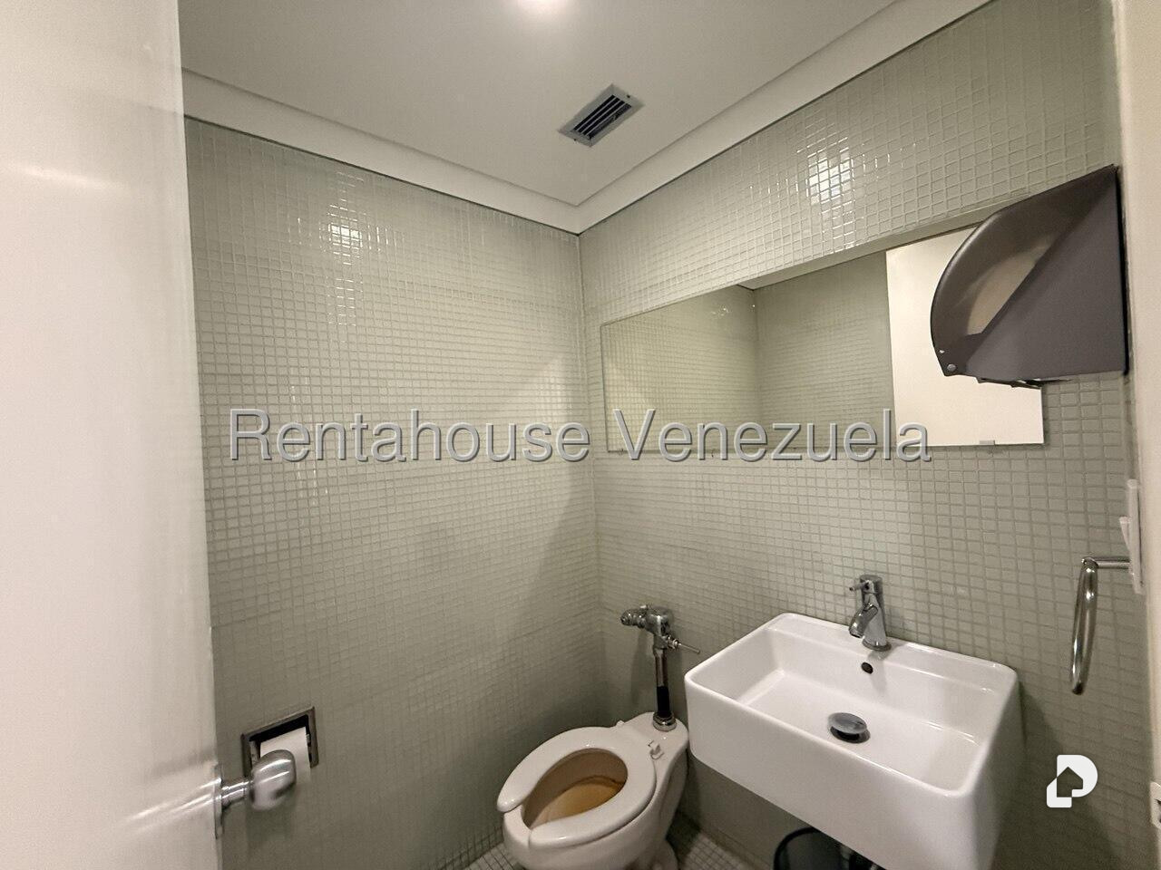 Local comercial en La Lagunita Country Club, Caracas – 28