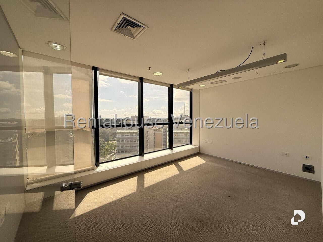 Local comercial en La Lagunita Country Club, Caracas – 16