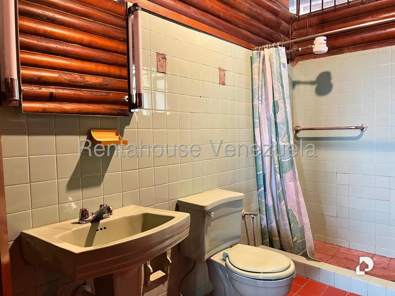 Casa en El Junko, Caracas – 12
