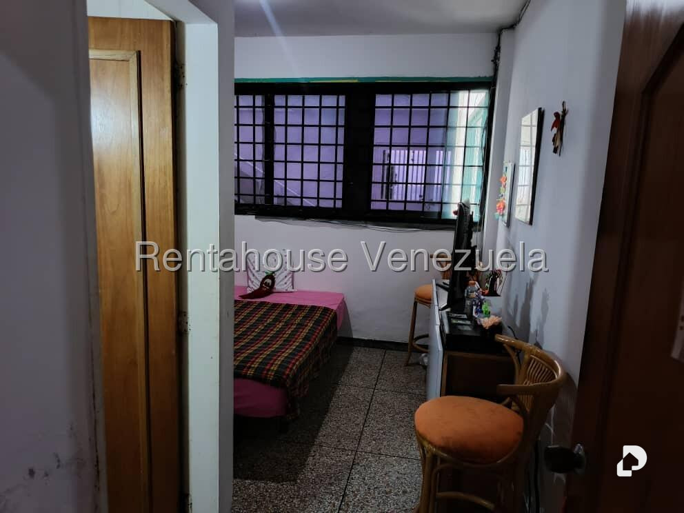Casa en Colinas de Vista Alegre, Caracas – 25