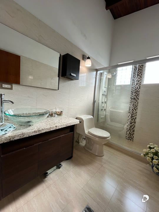 Casa en Lomas de La Lagunita, Caracas – 25