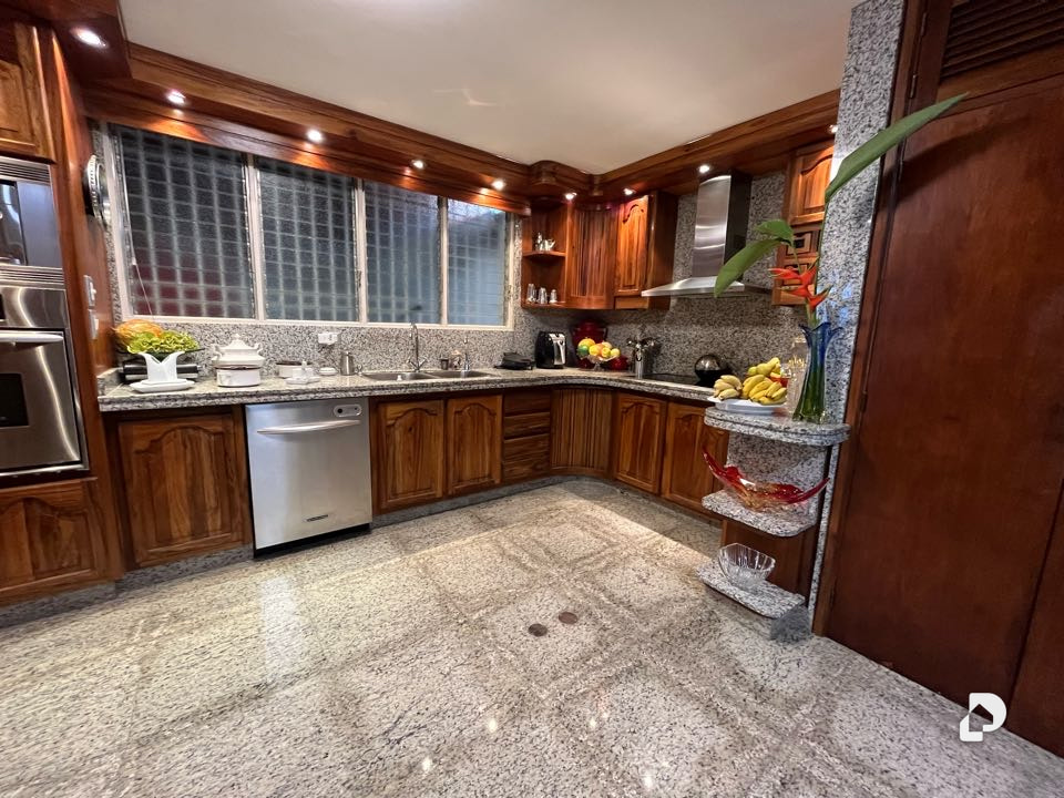 Casa en Lomas de La Lagunita, Caracas – 14