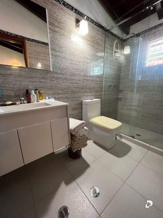 Casa en Lomas de La Lagunita, Caracas – 27