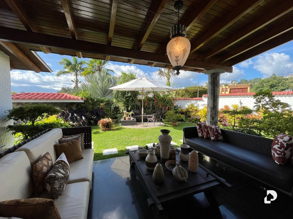 Casa en Lomas de La Lagunita, Caracas – 18