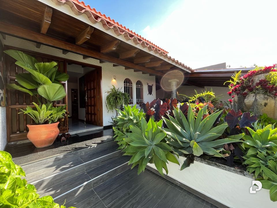 Casa en Lomas de La Lagunita, Caracas – 2