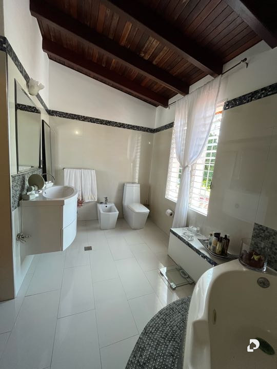 Casa en Lomas de La Lagunita, Caracas – 22
