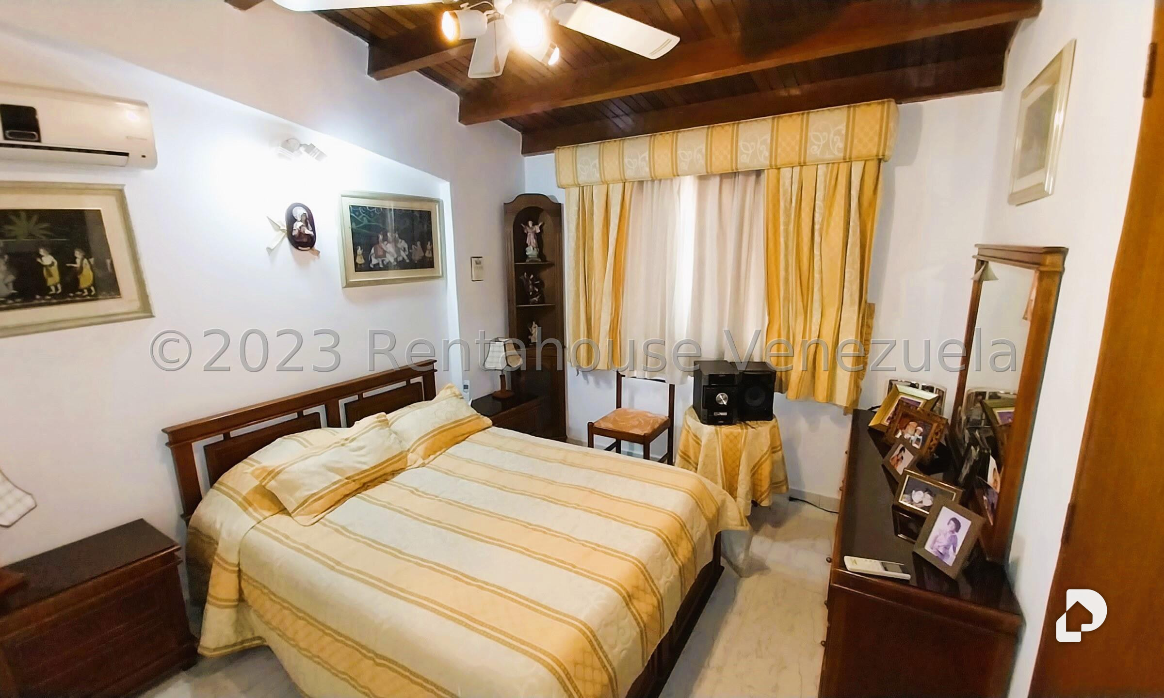 Casa en Alto Prado, Caracas – 23