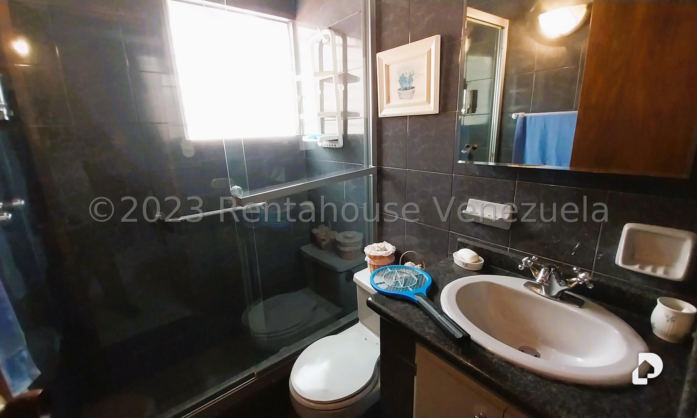 Casa en Alto Prado, Caracas – 25