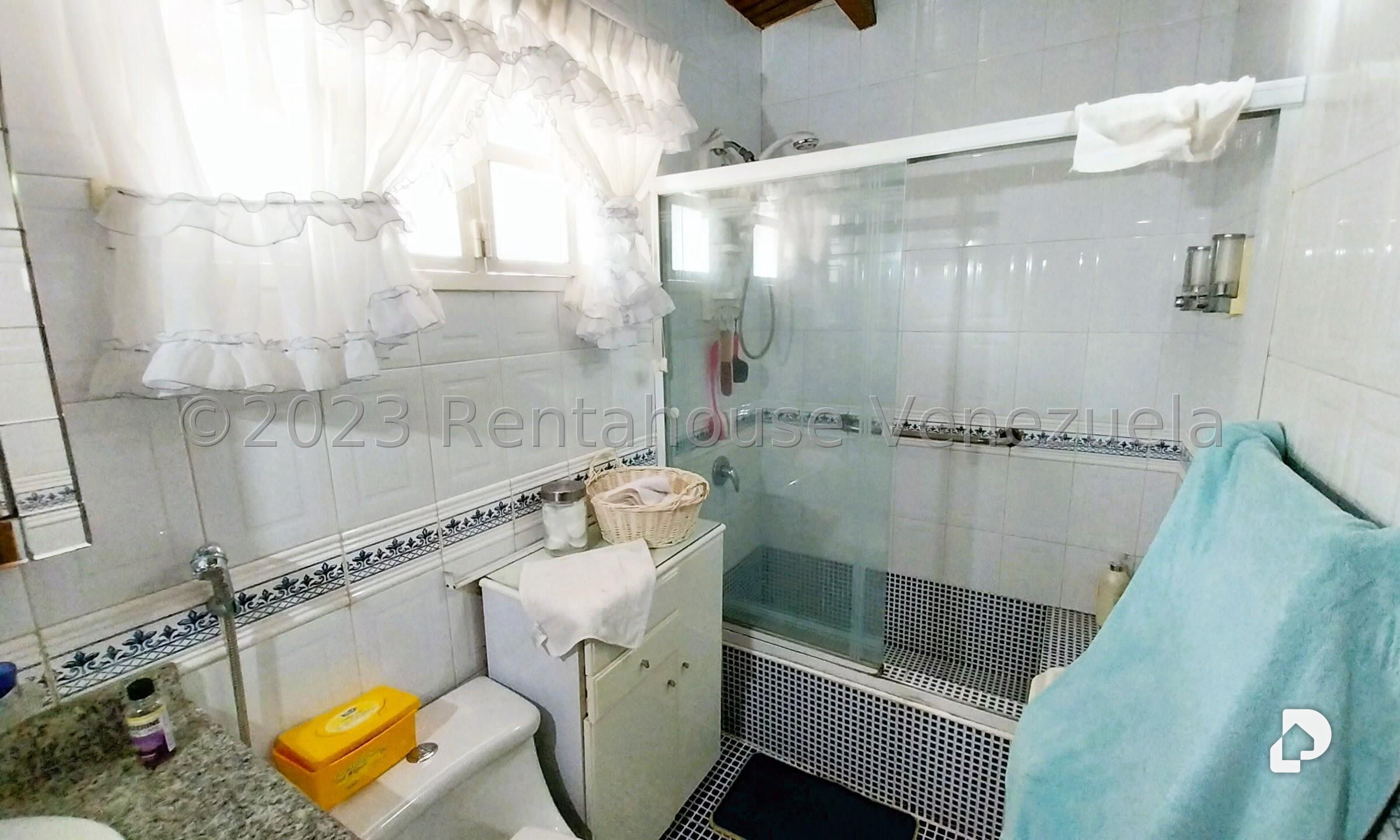 Casa en Alto Prado, Caracas – 17