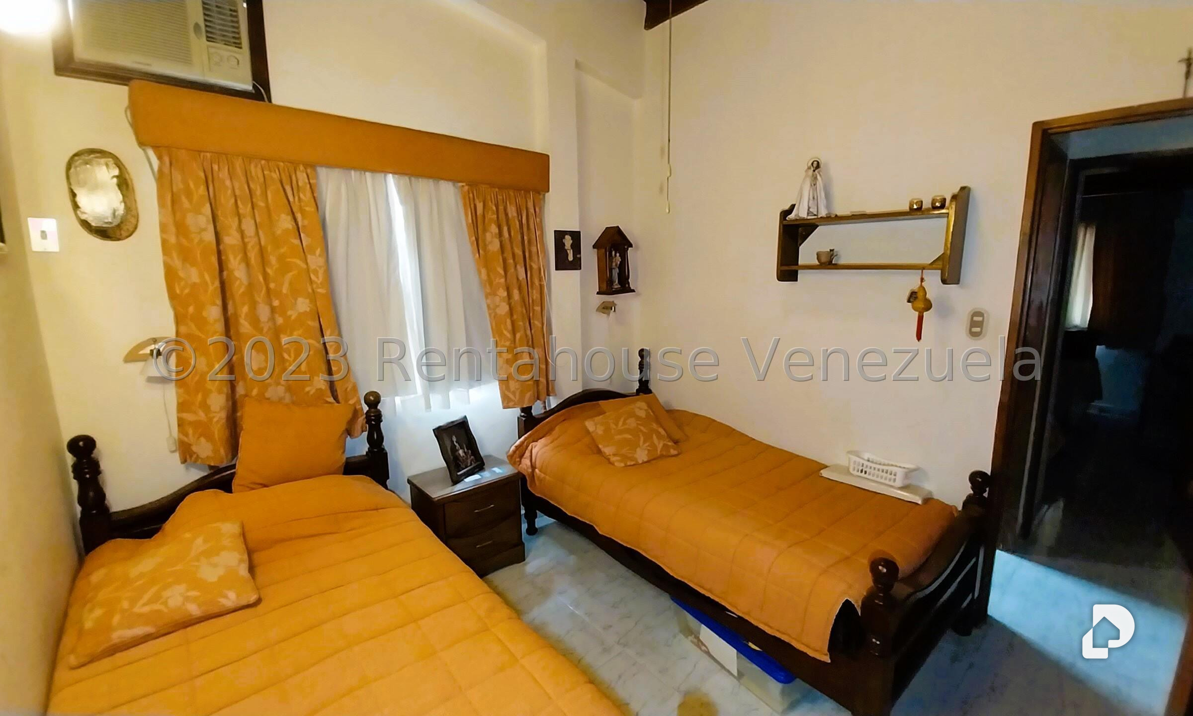 Casa en Alto Prado, Caracas – 27