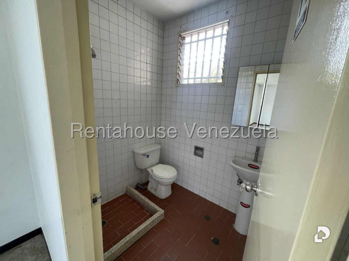 Local comercial en La Urbina, Caracas – 4