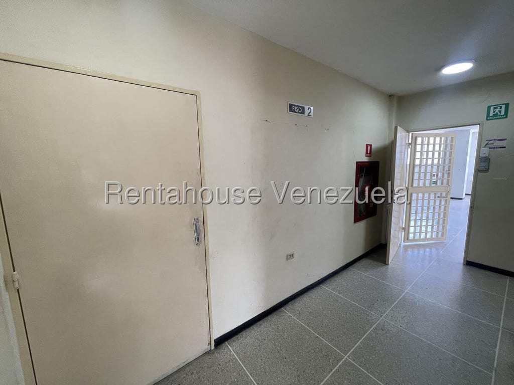 Local comercial en La Urbina, Caracas - 1