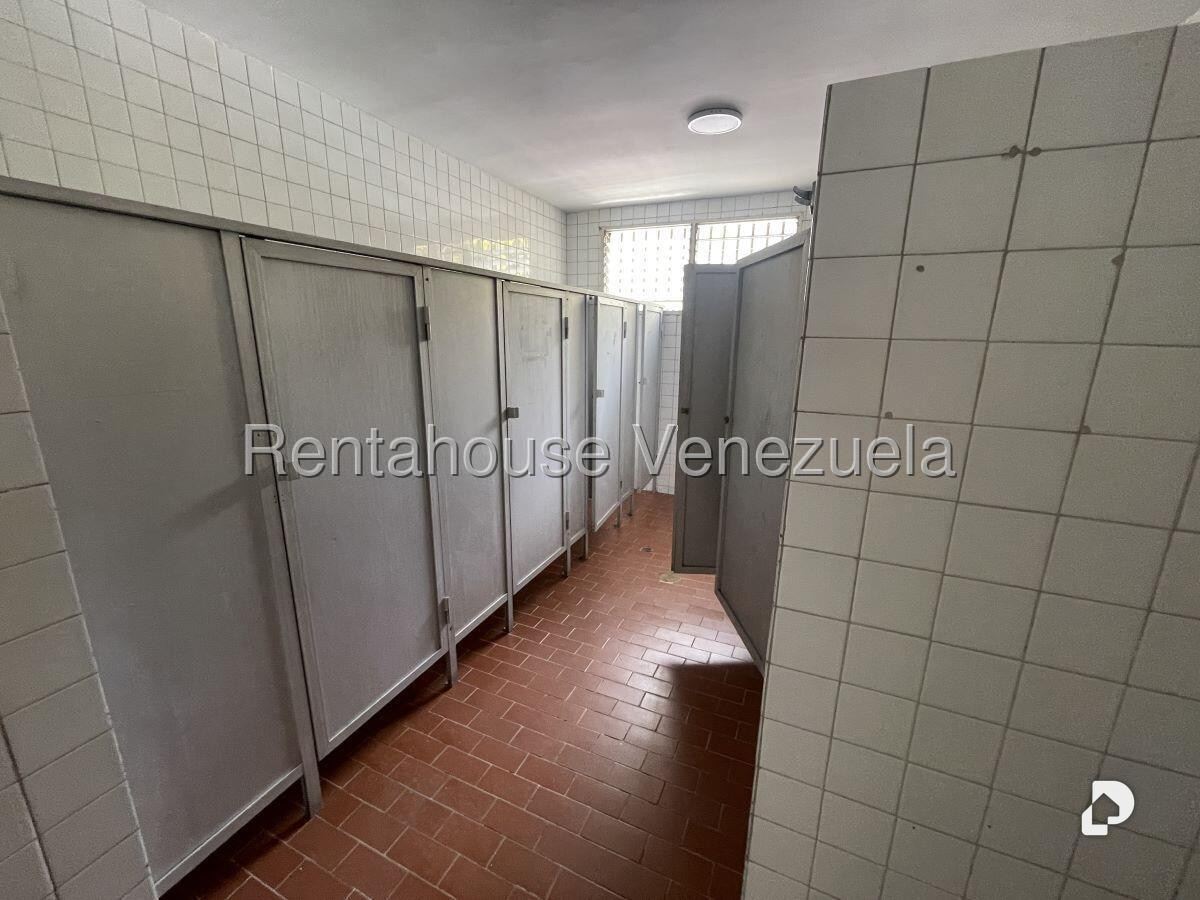 Local comercial en La Urbina, Caracas – 19
