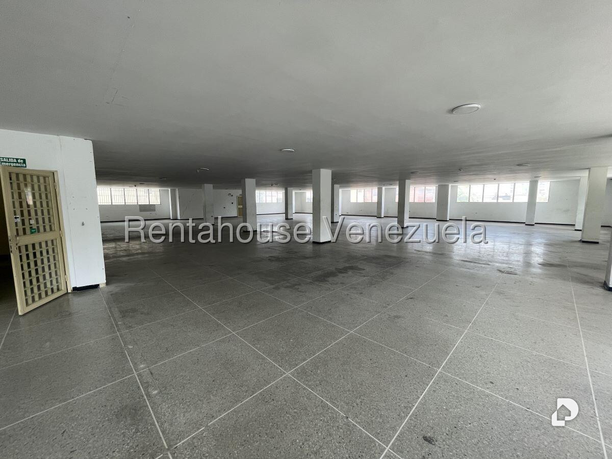 Local comercial en La Urbina, Caracas – 8
