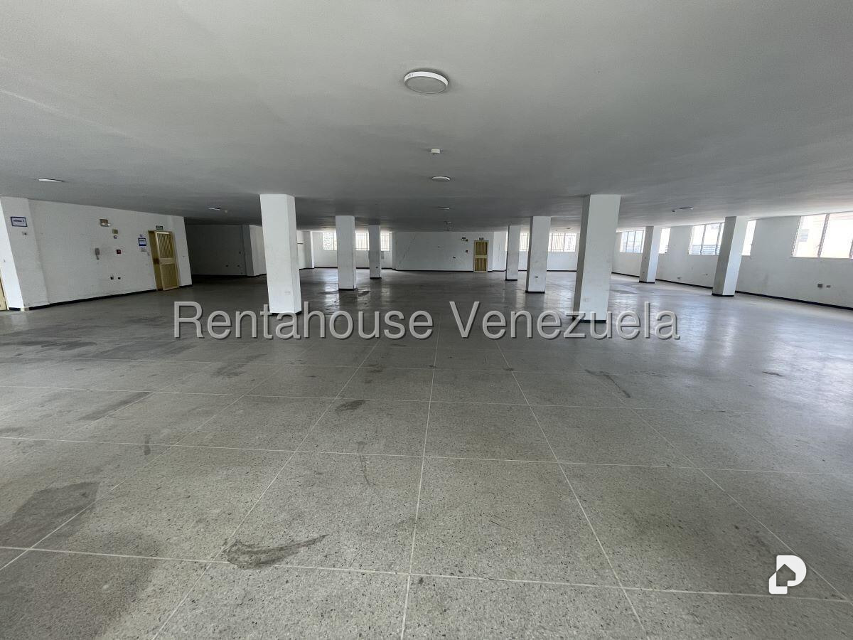 Local comercial en La Urbina, Caracas – 9