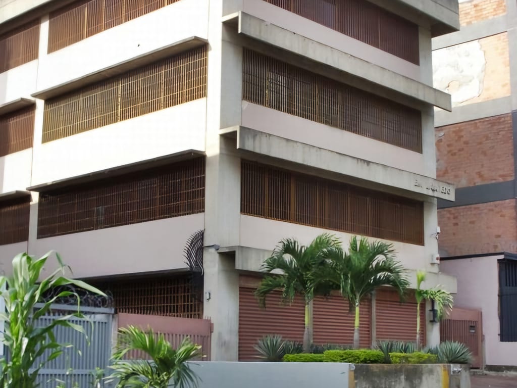 Edificio en La Urbina, Caracas - 1