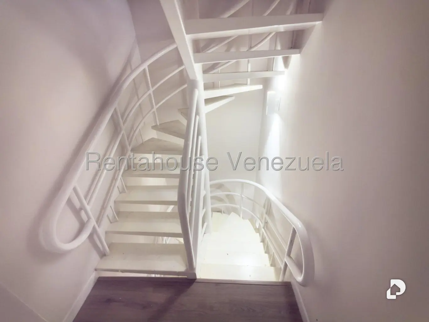 Apartamento en Los Palos Grandes, Caracas – 28