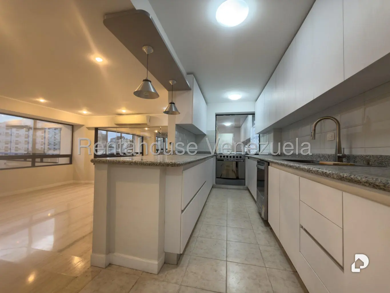 Apartamento en Los Palos Grandes, Caracas – 13