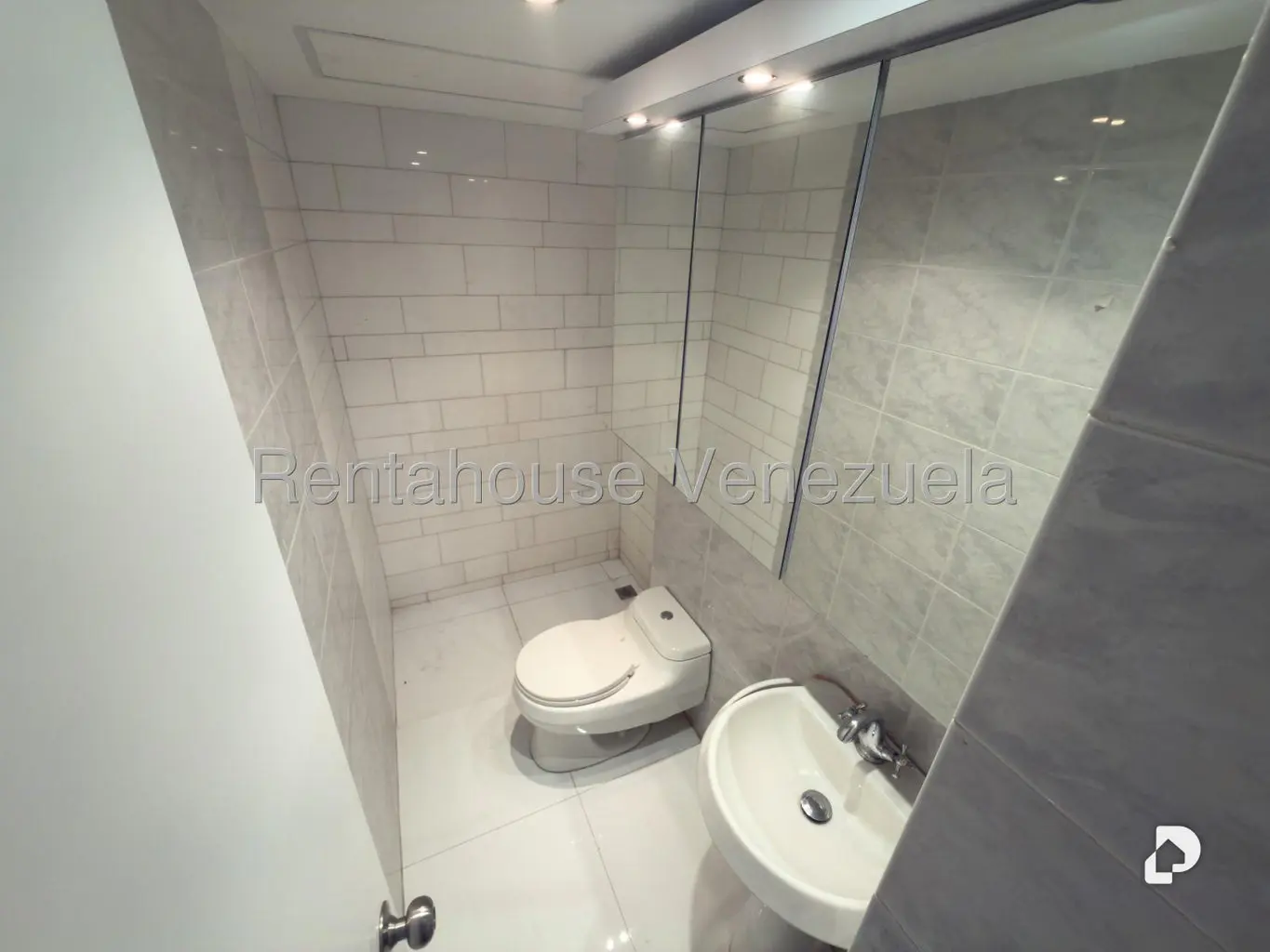 Apartamento en Los Palos Grandes, Caracas – 19