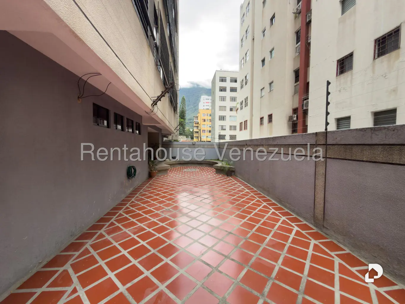 Apartamento en Los Palos Grandes, Caracas – 8
