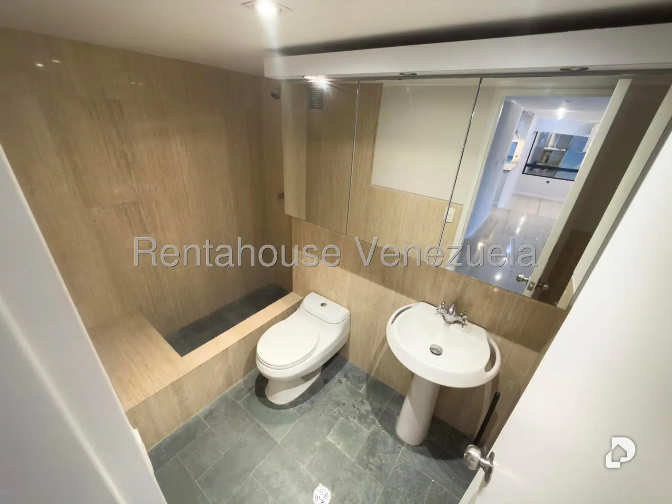 Apartamento en Los Palos Grandes, Caracas – 18