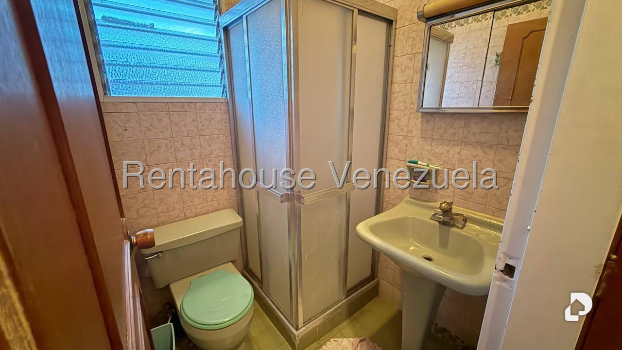 Casa en Alto Prado, Caracas – 30