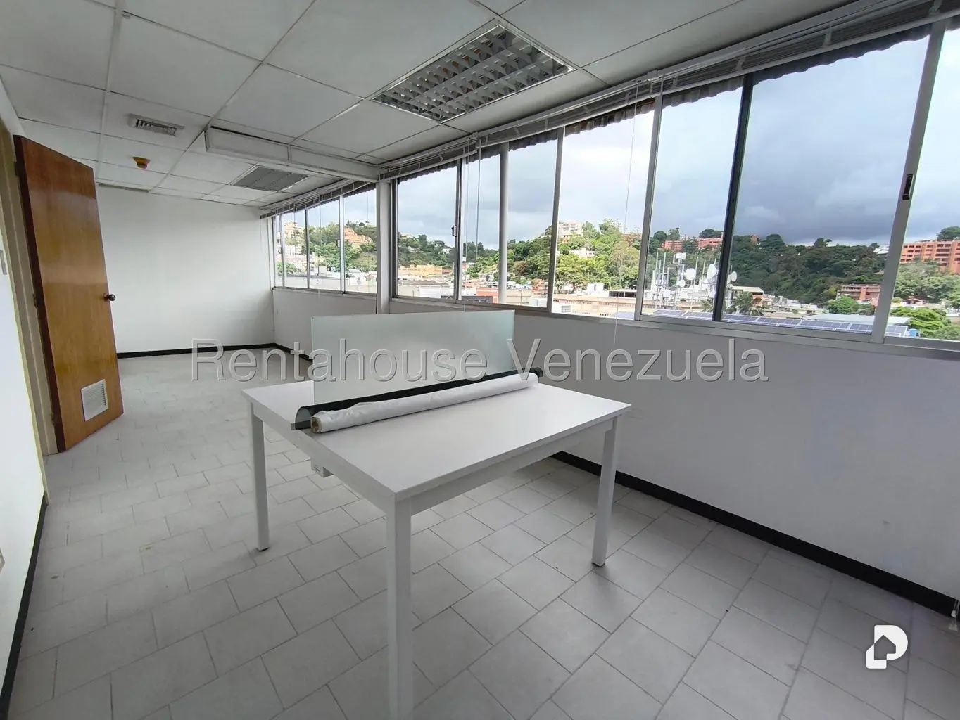 Local comercial en La Trinidad, Caracas – 11