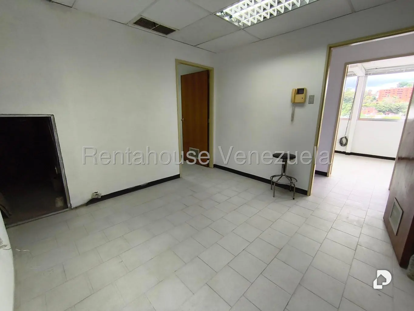 Local comercial en La Trinidad, Caracas – 14