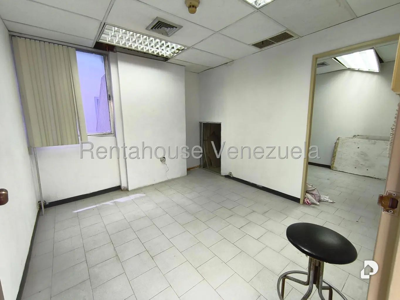 Local comercial en La Trinidad, Caracas – 12